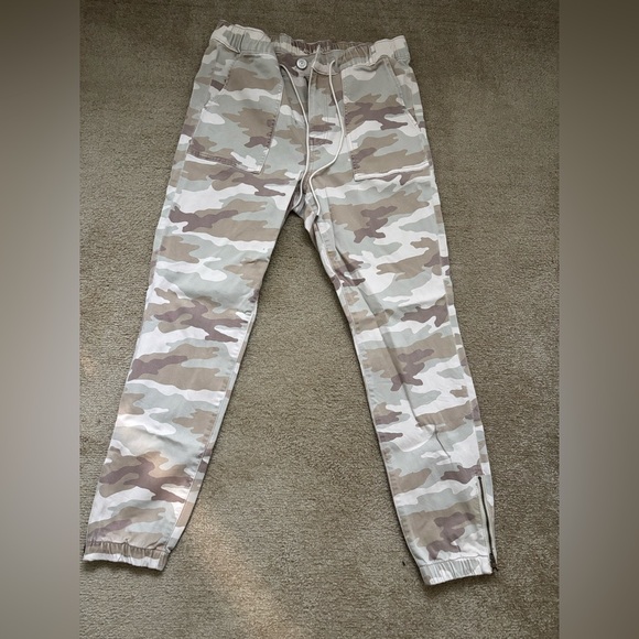 AE Unique Style - Picture 3 of 4